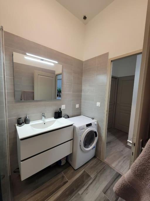 L'Orchidee, Proche De La Gare Avec Clim Et Terrasse Apartman Narbonne Kültér fotó